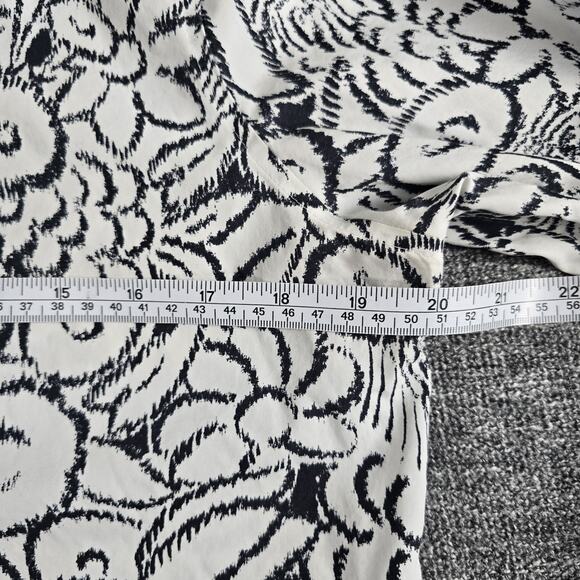 Lands End Womens Monochrome Floral Long Sleeve Button Up Size 10P Petite Casual - Picture 7 of 9